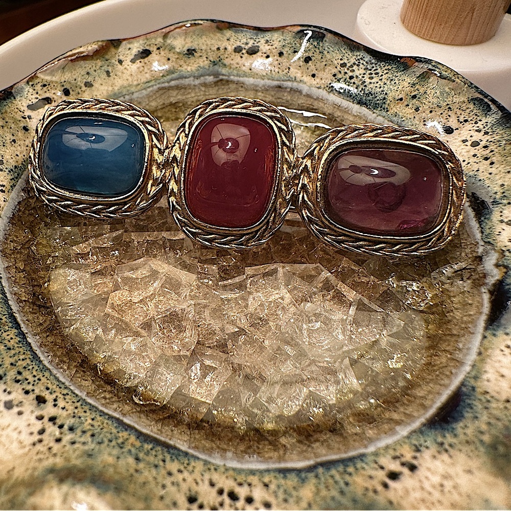 Givenchy Rare find brooch